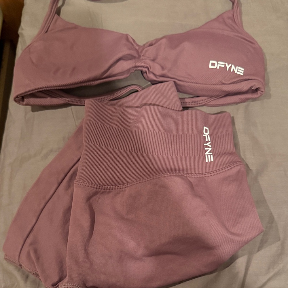 DFYNE Mauve Sports Bra and shorts Set size small